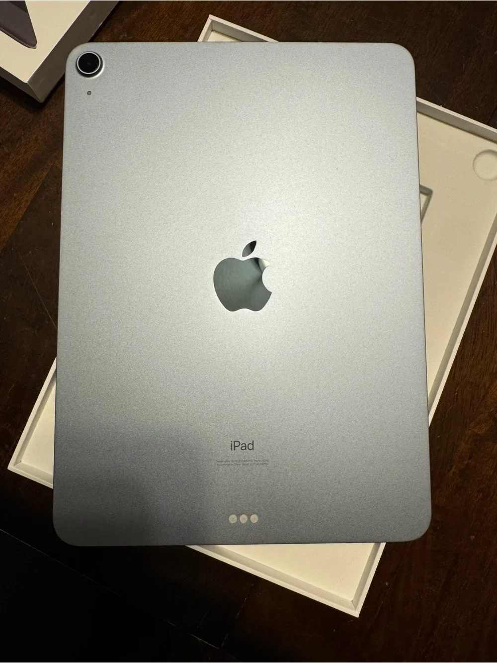 Apple iPad Air w/ Magic Keyboard (BUNDLE)